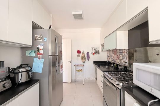 Cozinha de casa de condomínio à venda com 3 quartos, 87m² em Engordadouro, Jundiaí