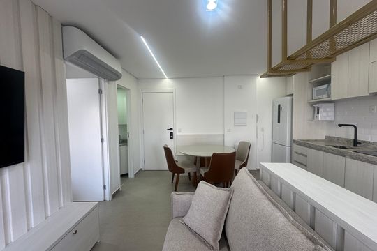 Sala de apartamento para alugar com 1 quarto, 43m² em Empresarial 18 do Forte, Barueri
