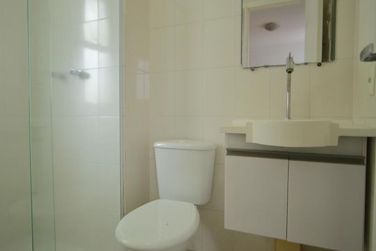 Banheiro da Suíte  de apartamento para alugar com 3 quartos, 62m² em Ferrazópolis, São Bernardo do Campo