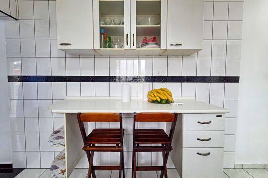 Cozinha de apartamento para alugar com 1 quarto, 50m² em Guilhermina, Praia Grande