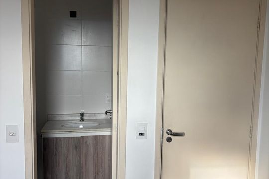 Banheiro de apartamento à venda com 3 quartos, 68m² em Vila Barros, Barueri