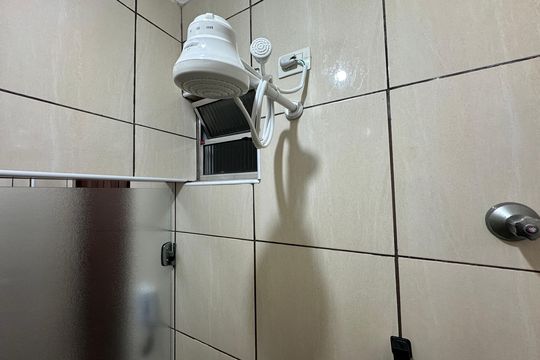 Banheiro de apartamento para alugar com 1 quarto, 15m² em Itararé, São Vicente