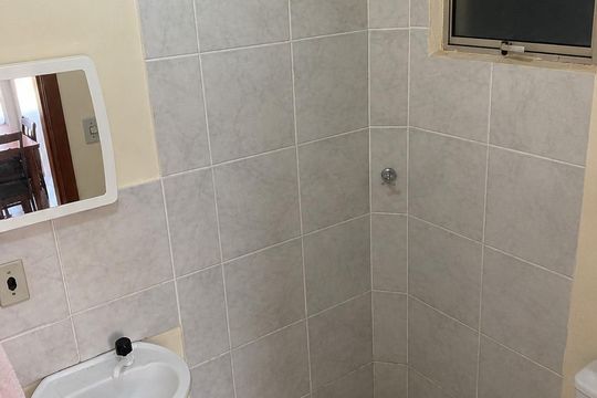 Banheiro de apartamento à venda com 2 quartos, 39m² em Olaria, Canoas