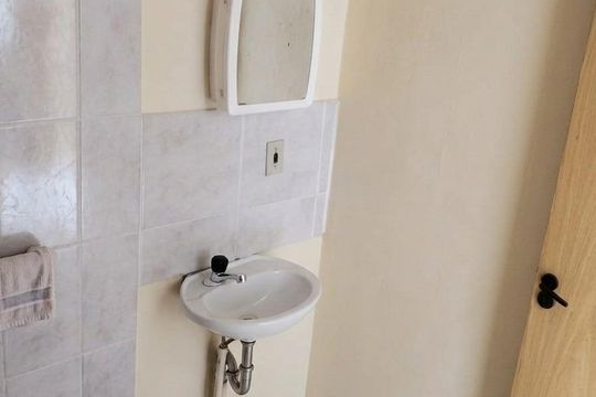 Banheiro de apartamento à venda com 2 quartos, 39m² em Olaria, Canoas