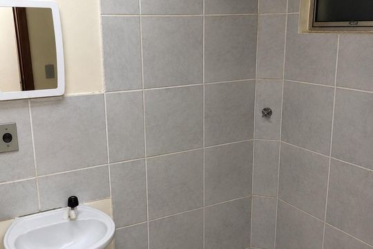 Banheiro de apartamento à venda com 2 quartos, 39m² em Olaria, Canoas