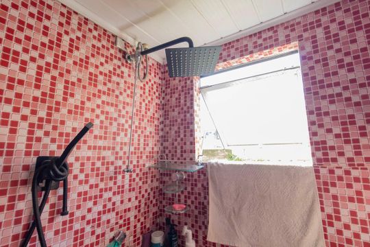 Banheiro de apartamento à venda com 2 quartos, 48m² em Conjunto Habitacional Padre Manoel da Nobrega, São Paulo