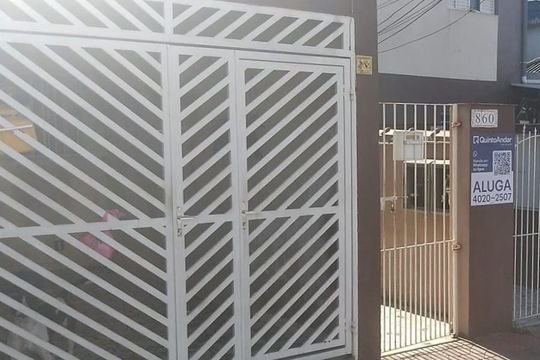 Fachada de casa para alugar com 2 quartos, 90m² em Parque Peruche, São Paulo