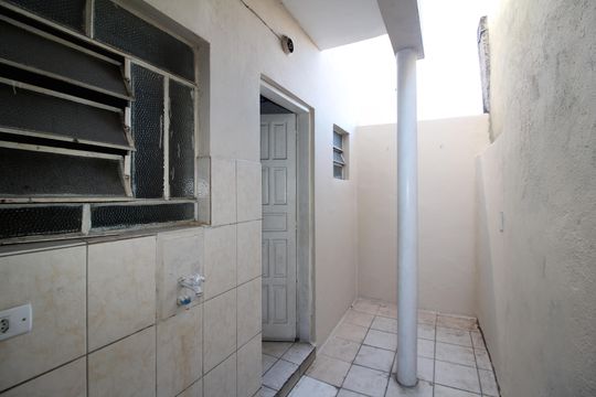 Área de Serviço de casa para alugar com 2 quartos, 90m² em Parque Peruche, São Paulo