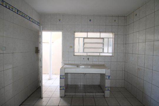 Cozinha de casa para alugar com 2 quartos, 90m² em Parque Peruche, São Paulo