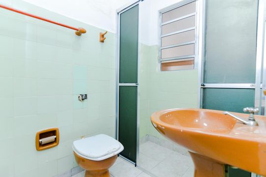 Área de Serviço - Banheiro de Serviço  de casa para alugar com 2 quartos, 147m² em Vila Galvão, Guarulhos