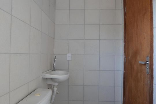 Banheiro de casa para alugar com 1 quarto, 38m² em Osvaldo Cruz, Rio de Janeiro