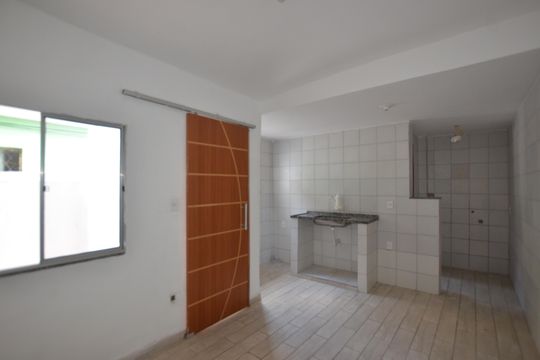 Sala/Quarto de casa para alugar com 1 quarto, 38m² em Osvaldo Cruz, Rio de Janeiro