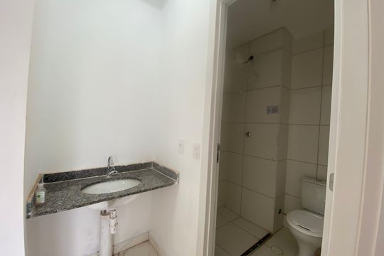 Banheiro de apartamento para alugar com 2 quartos, 34m² em Vila Lobos, São Paulo