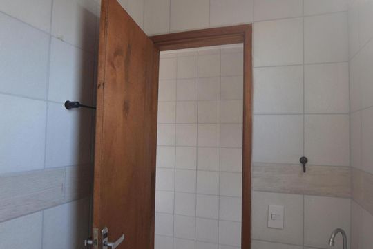 Banheiro de casa para alugar com 1 quarto, 60m² em Osvaldo Cruz, Rio de Janeiro
