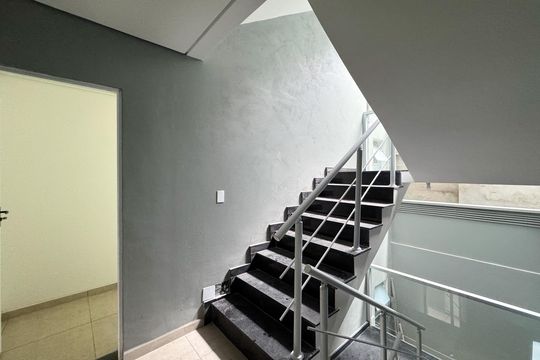 Entrada  de apartamento para alugar com 1 quarto, 54m² em Jardim Silvina, São Bernardo do Campo