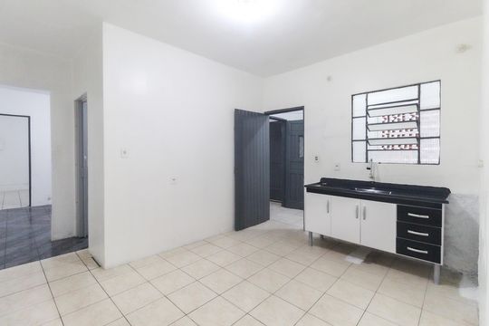 Cozinha de casa para alugar com 3 quartos, 200m² em Jardim das Oliveiras, São Paulo
