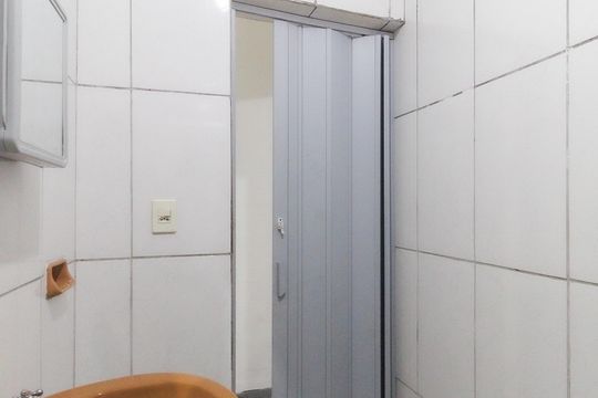Banheiro 2 de casa para alugar com 3 quartos, 200m² em Jardim das Oliveiras, São Paulo