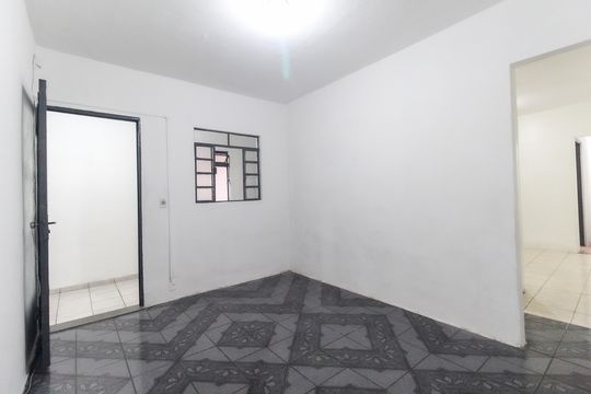 Casa para alugar com 3 quartos, 200m² em Jardim das Oliveiras, São Paulo