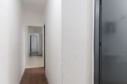 Corredor de casa para alugar com 3 quartos, 200m² em Jardim das Oliveiras, São Paulo