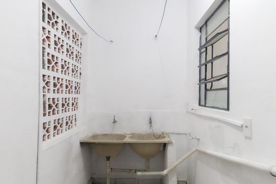 Área de Serviço de casa para alugar com 3 quartos, 200m² em Jardim das Oliveiras, São Paulo