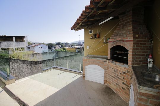 Churrasqueira de casa para alugar com 3 quartos, 360m² em Anil, Rio de Janeiro