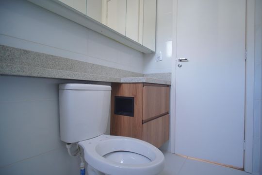 banheiro de apartamento à venda com 2 quartos, 63m² em Vila Nova, Novo Hamburgo