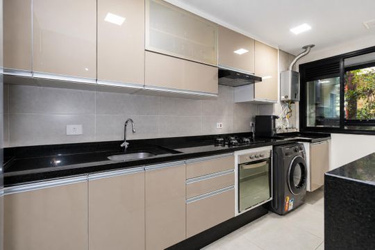 Cozinha de apartamento à venda com 1 quarto, 47m² em Alto da Glória, Curitiba