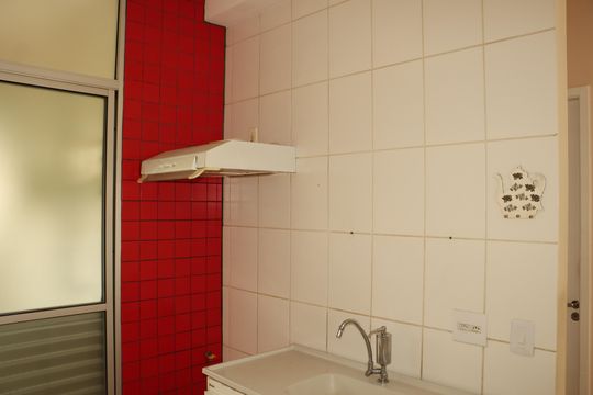 Cozinha de apartamento à venda com 2 quartos, 49m² em Vila Antonieta, São Paulo