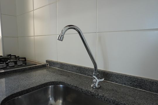 Cozinha - Torneira de apartamento para alugar com 2 quartos, 43m² em Jardim Jockei Club A, São Carlos