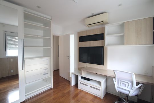Suíte 2 de apartamento para alugar com 3 quartos, 304m² em Vila Sofia, São Paulo
