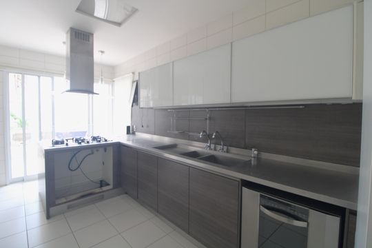 Cozinha de apartamento para alugar com 3 quartos, 304m² em Vila Sofia, São Paulo