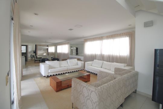 Apartamento para alugar com 3 quartos, 304m² em Vila Sofia, São Paulo
