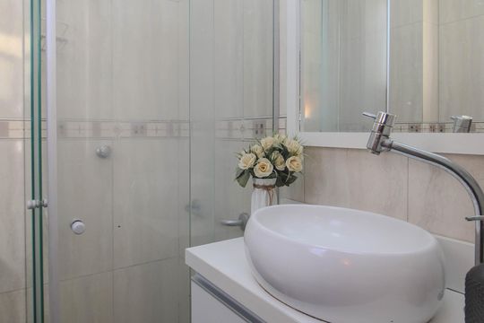 Banheiro de apartamento para alugar com 1 quarto, 40m² em Centro Histórico, Porto Alegre