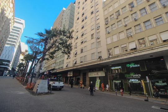 Hall de entrada de apartamento para alugar com 1 quarto, 40m² em Centro Histórico, Porto Alegre