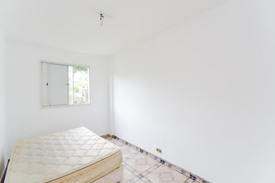 Quarto 2 de apartamento para alugar com 2 quartos, 56m² em Jardim Cocaia, Guarulhos