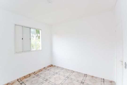 Quarto 1 de apartamento para alugar com 2 quartos, 56m² em Jardim Cocaia, Guarulhos