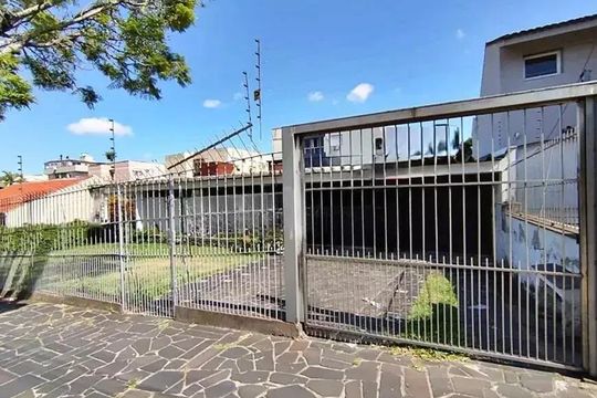 Fachada de casa à venda com 3 quartos, 200m² em Jardim do Salso, Porto Alegre