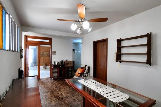 Sala de casa à venda com 3 quartos, 200m² em Jardim do Salso, Porto Alegre