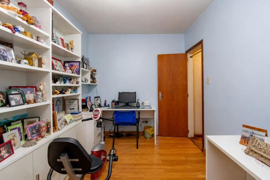 Quarto 1 de casa à venda com 3 quartos, 200m² em Jardim do Salso, Porto Alegre