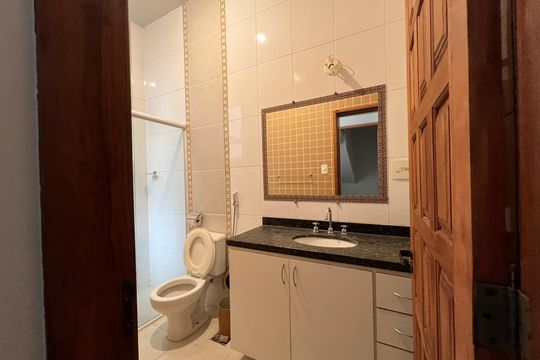 Banheiro social 2 de casa para alugar com 5 quartos, 500m² em Centro, Juiz de Fora