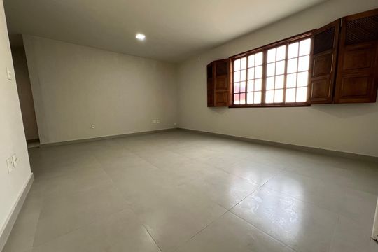 Sala de casa para alugar com 5 quartos, 500m² em Centro, Juiz de Fora