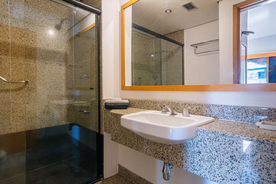 Banheiro de kitnet/studio à venda com 1 quarto, 30m² em Jardim Paulista, São Paulo
