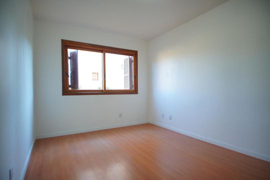 Suíte de apartamento para alugar com 2 quartos, 69m² em Jardim Itu, Porto Alegre