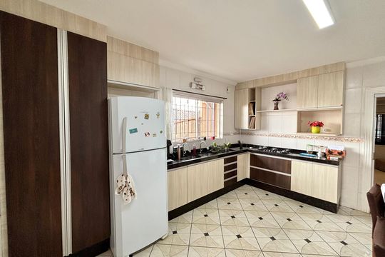 Cozinha  de casa à venda com 4 quartos, 120m² em Vila Libanesa, São Paulo