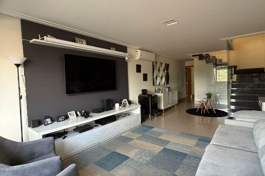 Casa à venda com 3 quartos, 232m² em Vila Comercial, São Paulo