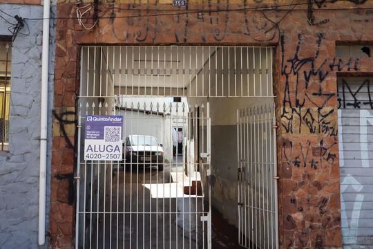 Fachada e portão de casa para alugar com 1 quarto, 80m² em Quinta da Paineira, São Paulo