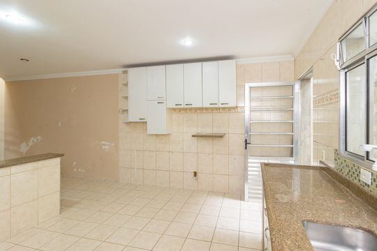 Cozinha de casa para alugar com 3 quartos, 255m² em Jardim Vivan, São Paulo
