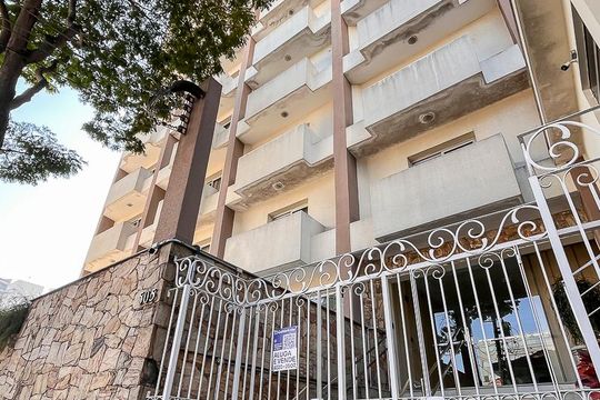 Fachada + plaquinha de apartamento para alugar com 3 quartos, 160m² em Osvaldo Cruz, São Caetano do Sul
