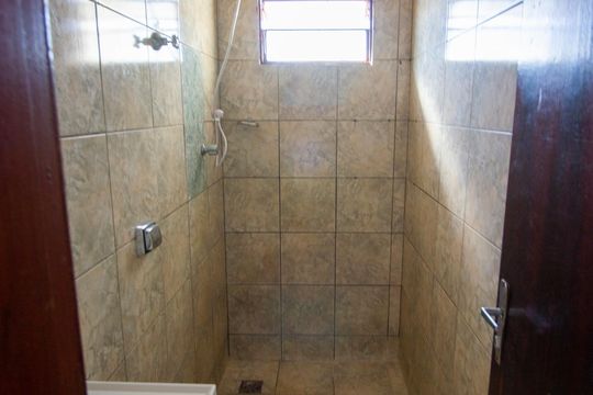 Banheiro de apartamento para alugar com 1 quarto, 30m² em Qe 19, Brasília