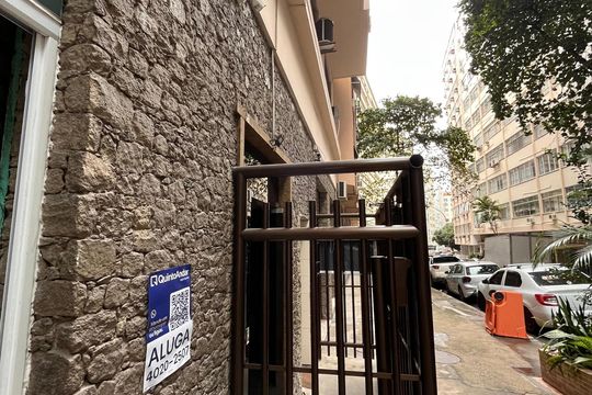 Fachada de apartamento para alugar com 2 quartos, 73m² em Copacabana, Rio de Janeiro